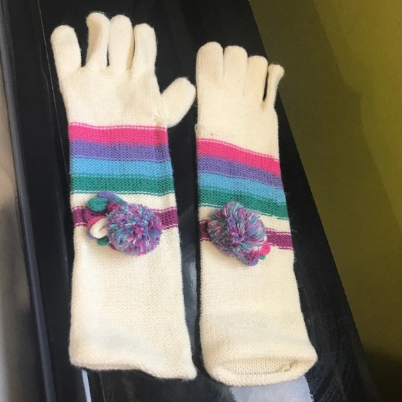 Girl’s Gloves, Fits Girl’s 6-10 - Picture 1 of 4